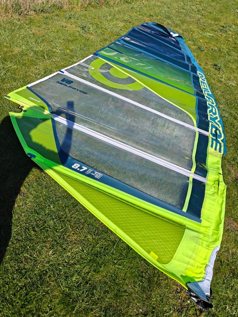 Neilpryde V8 8.7m, Watersport en Boten, Ophalen, Mast