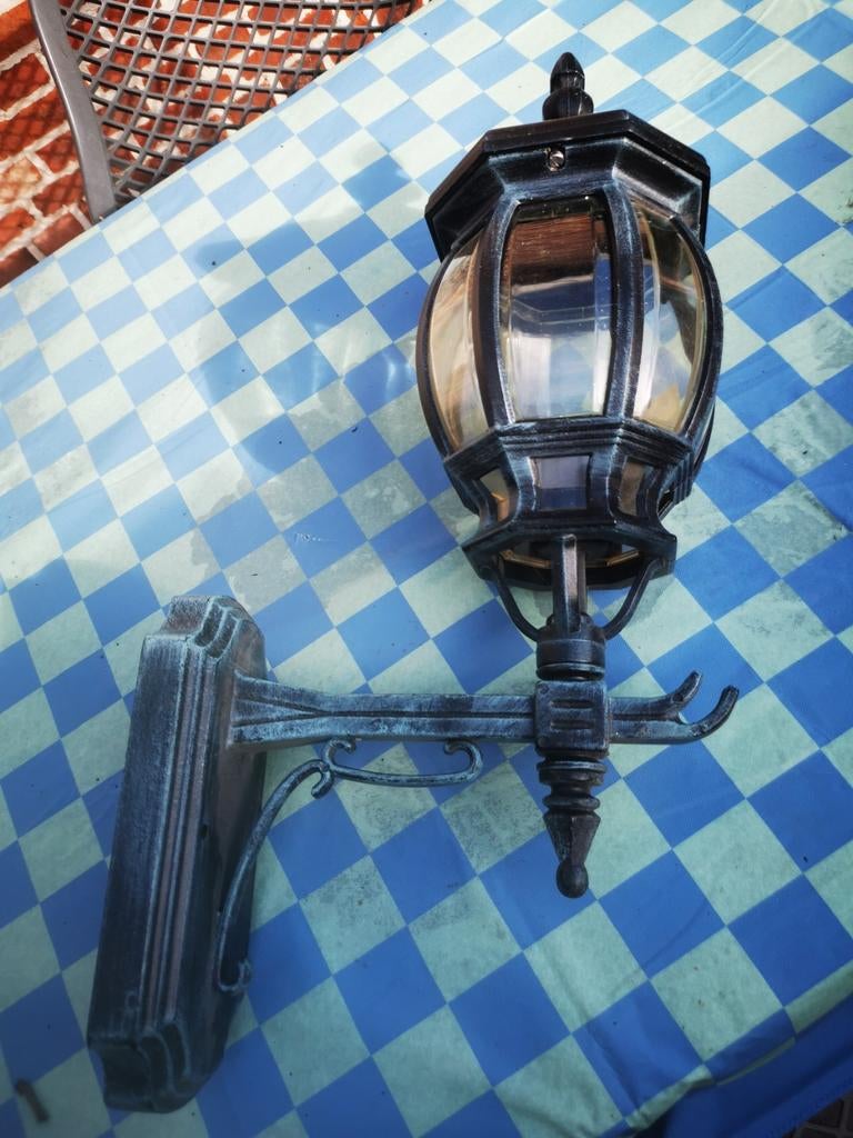 Gevel lantaarn, Enlèvement