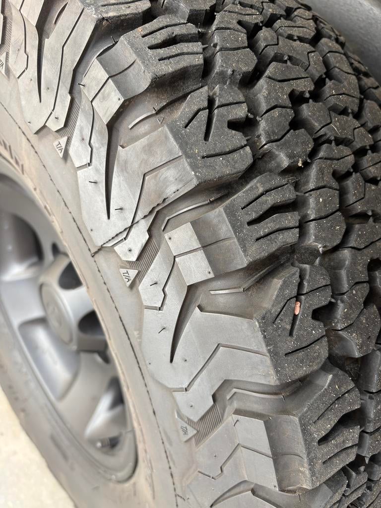 All Terrain banden BF Goodrich AT ko2 285 75r 16, Auto-onderdelen, Ophalen, Gebruikt, 16 inch, 285 mm