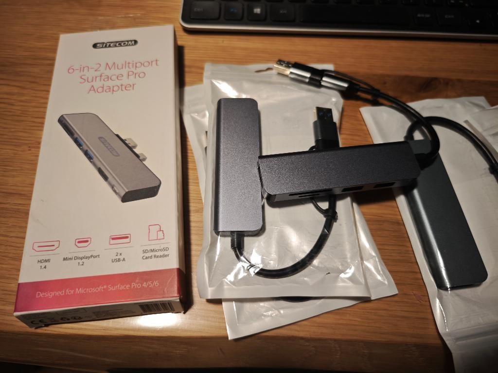 id card reader dvdrw usb-c hub bluetooth toetsenbord, Ophalen, Laptop, Zo goed als nieuw, USB-hub