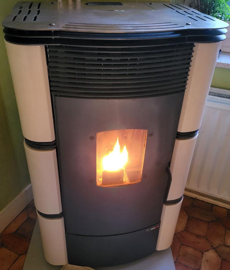 Poêles à pellets 12kW MONDENA (Italia), Enlèvement, Utilisé, Autres carburants, Suspendu