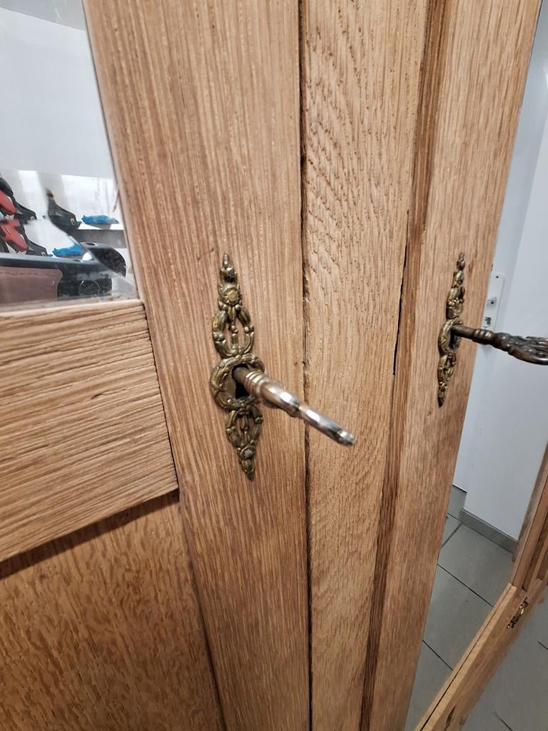 Geluchtgommde eiken kast te koop in goede staat., Huis en Inrichting, Kasten | Kleerkasten, Ophalen