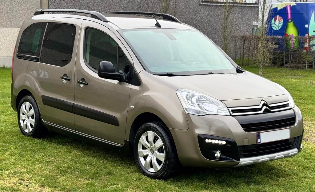 Citroen Berlingo, Auto's, Voorwielaandrijving, 1199 cc, Bruin, https://public.car-pass.be/vhr/e8880064-9dce-4fbc-bb7c-4ac45a97ef44?lang=nl