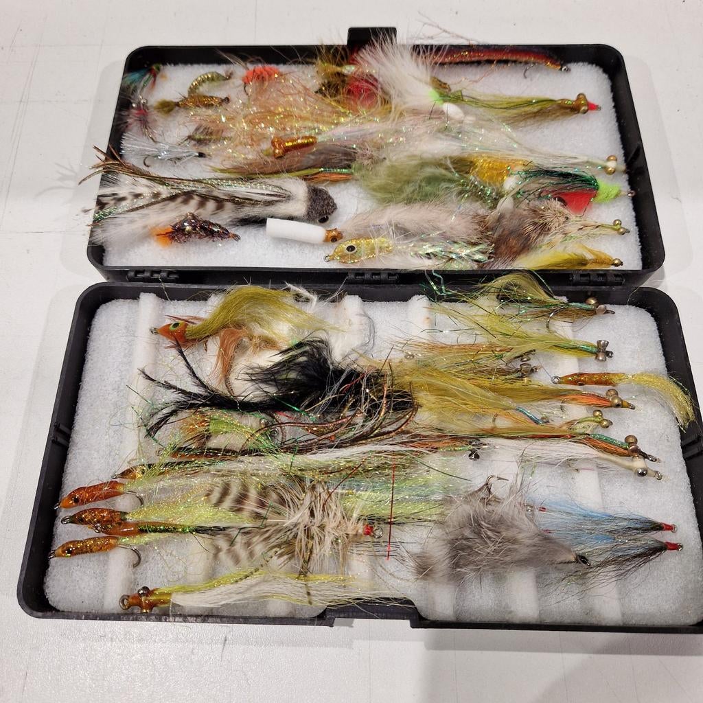 Zeeforel , zeebaars , schrimp fly vliegen in doos , 54 stuks, Ophalen of Verzenden