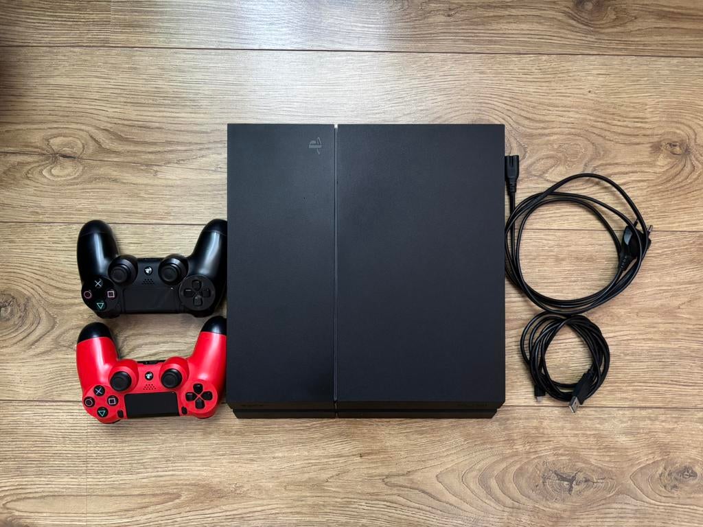 PlayStation 4 Console + 2 Controllers - 500 GB, Games en Spelcomputers, 2 spelers, Ophalen, Zo goed als nieuw