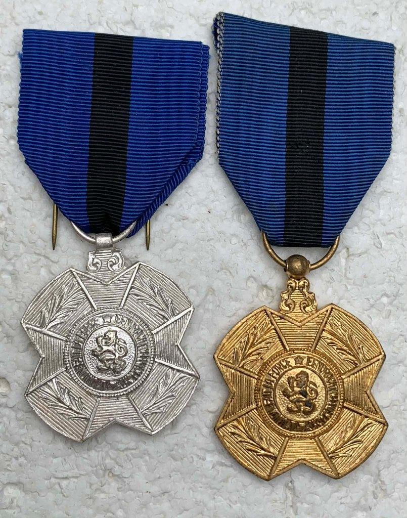 Medailles, Zilver + Goud med Leopold-II Orde 2TAAL, Als LOT, Ophalen of Verzenden, Landmacht, Lintje, Medaille of Wings